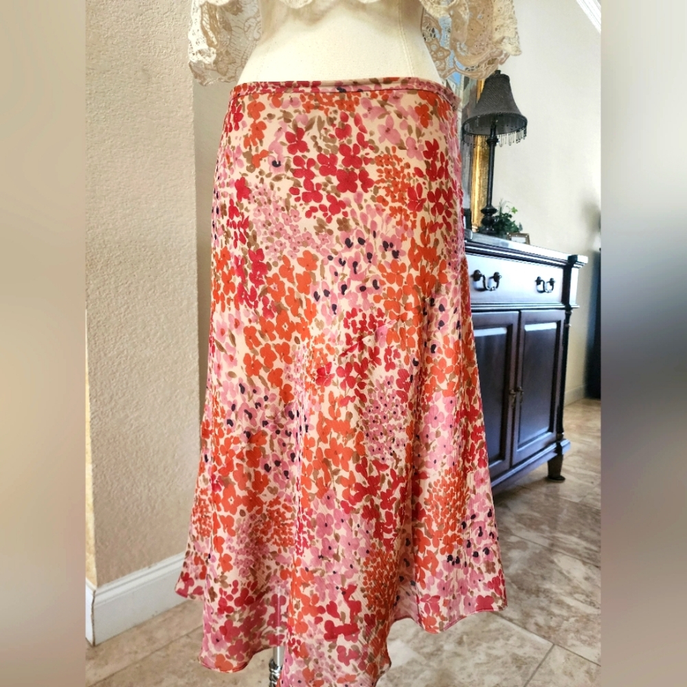 EUC-Feminine Silk Floral Midi Skirt!!🌻🌹🌻
